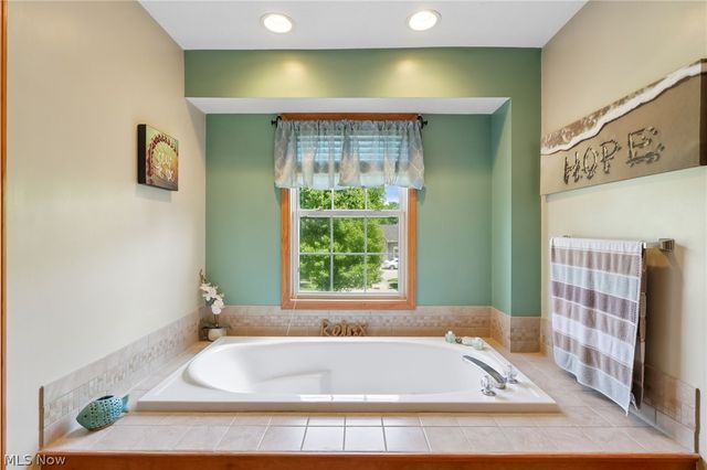 1250 Orchard Glen Drive, Amherst, OH 44001