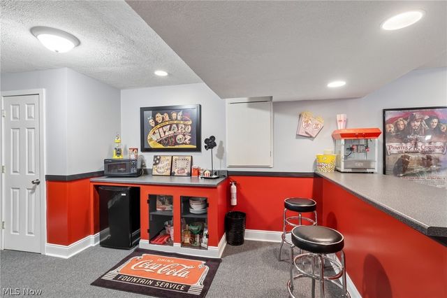1250 Orchard Glen Drive, Amherst, OH 44001