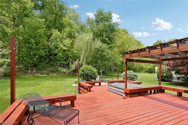 1250 Orchard Glen Drive, Amherst, OH 44001