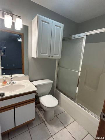 3810 CREEK HILL Drive, Bettendorf, IA 52722