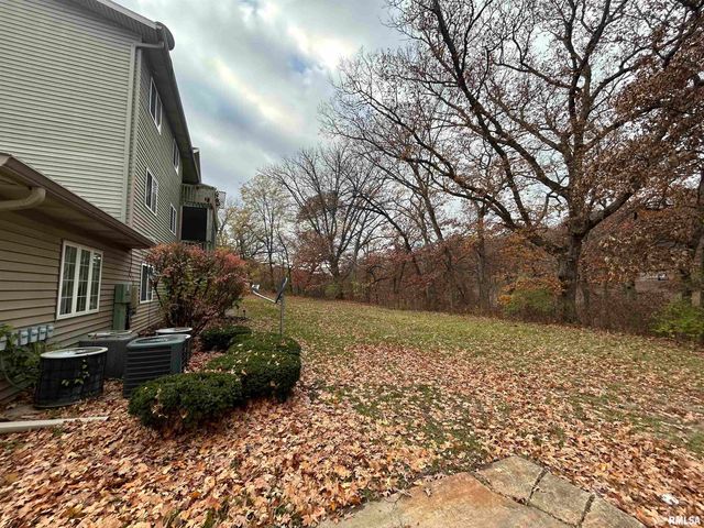 3810 CREEK HILL Drive, Bettendorf, IA 52722