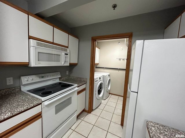 3810 CREEK HILL Drive, Bettendorf, IA 52722