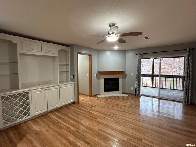 3810 CREEK HILL Drive, Bettendorf, IA 52722