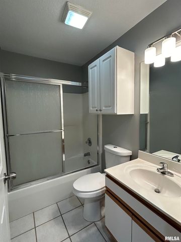 3810 CREEK HILL Drive, Bettendorf, IA 52722