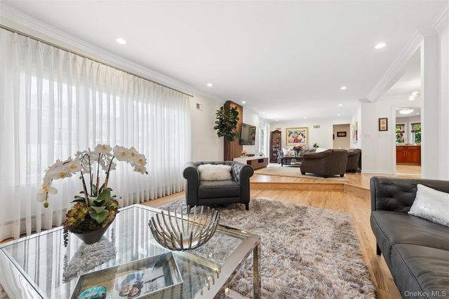 44 Gale Drive, North Woodmere, NY 11581