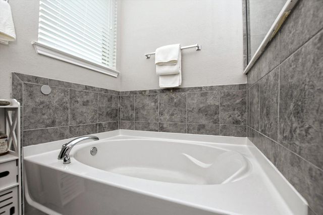 5741 Porano CIR, Round Rock, TX 78665