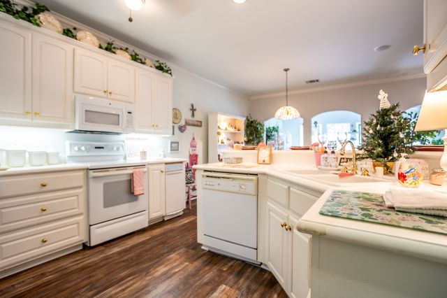 300 E REDBUD Lane, Lancaster, TX 75146