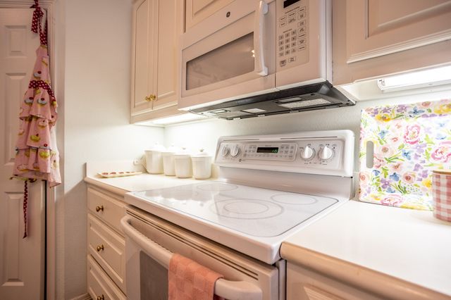 300 E REDBUD Lane, Lancaster, TX 75146