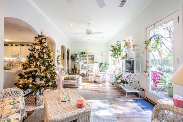 300 E REDBUD Lane, Lancaster, TX 75146