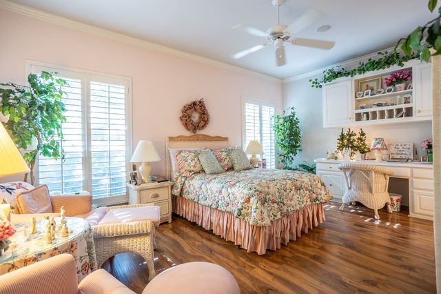 300 E REDBUD Lane, Lancaster, TX 75146