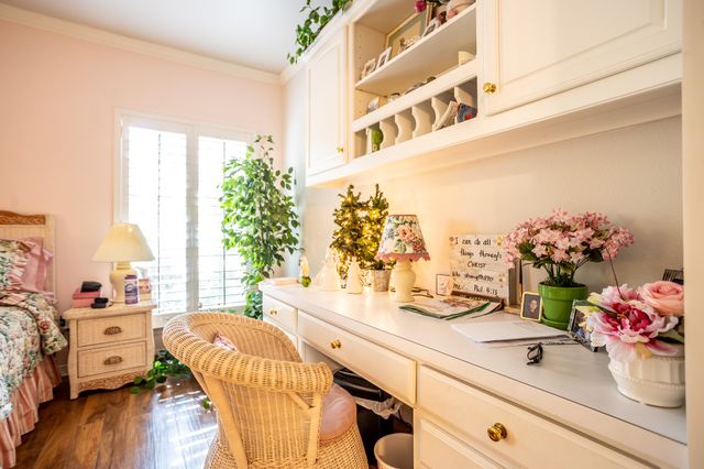 300 E REDBUD Lane, Lancaster, TX 75146