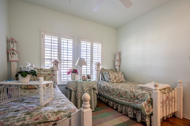 300 E REDBUD Lane, Lancaster, TX 75146