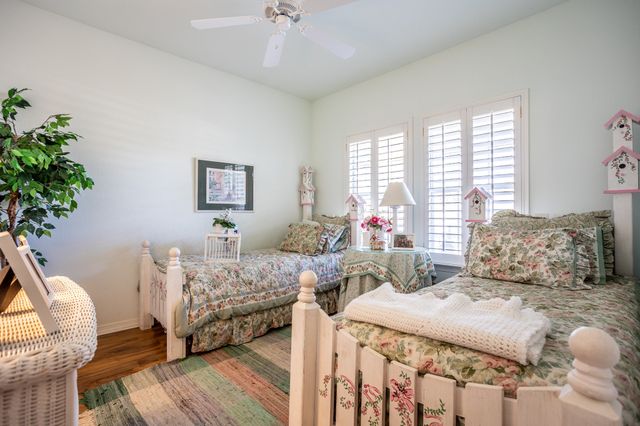 300 E REDBUD Lane, Lancaster, TX 75146