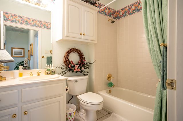 300 E REDBUD Lane, Lancaster, TX 75146