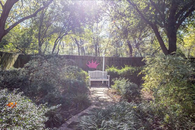 300 E REDBUD Lane, Lancaster, TX 75146