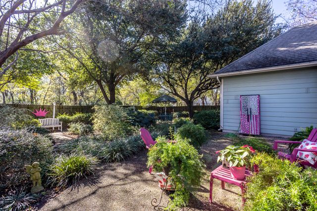 300 E REDBUD Lane, Lancaster, TX 75146