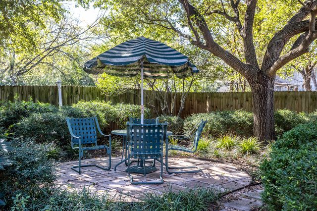 300 E REDBUD Lane, Lancaster, TX 75146