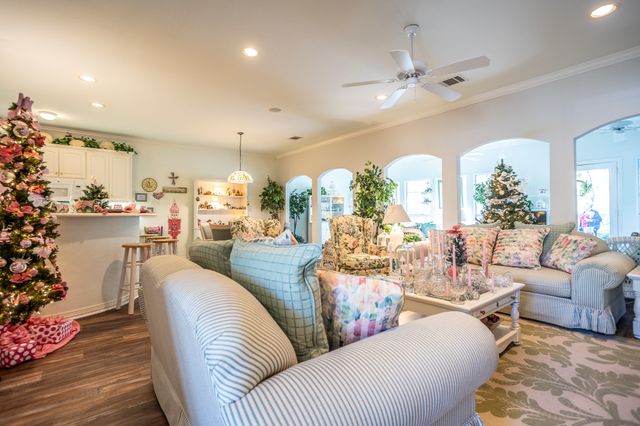 300 E REDBUD Lane, Lancaster, TX 75146