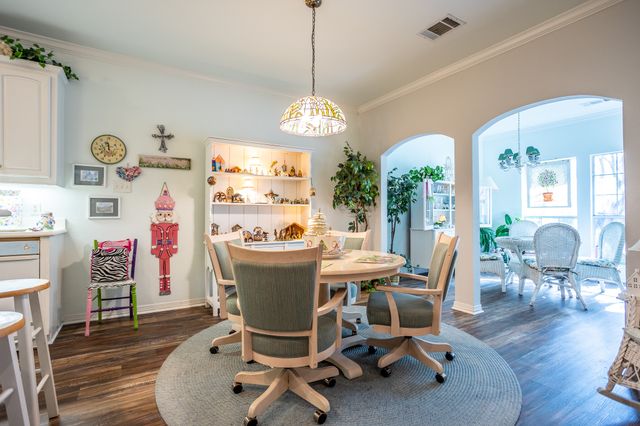 300 E REDBUD Lane, Lancaster, TX 75146