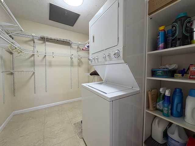 22765 SW 66th Avenue 204, Boca Raton, FL 33428