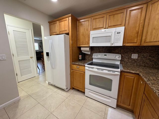 22765 SW 66th Avenue 204, Boca Raton, FL 33428