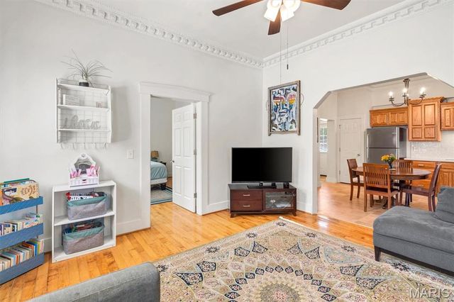 915 N Benton Avenue, St Charles, MO 63301