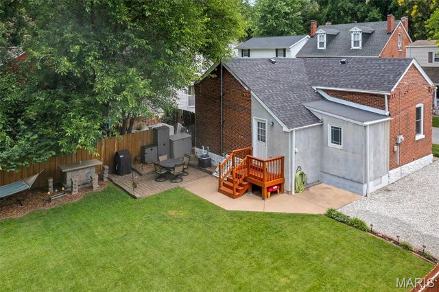 915 N Benton Avenue, St Charles, MO 63301