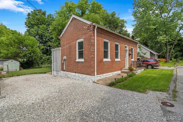 915 N Benton Avenue, St Charles, MO 63301