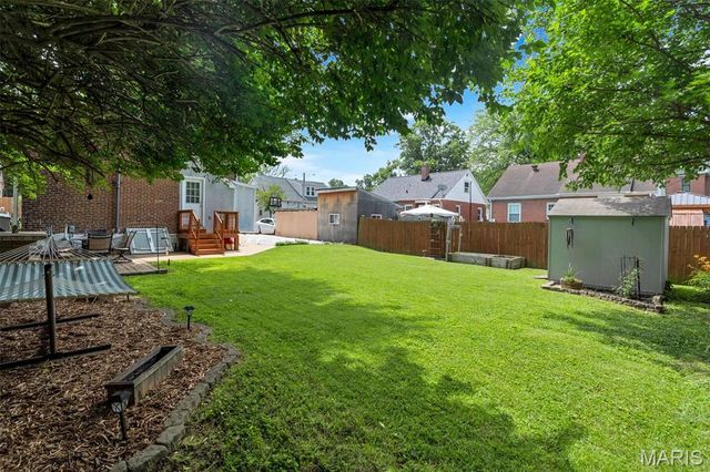 915 N Benton Avenue, St Charles, MO 63301