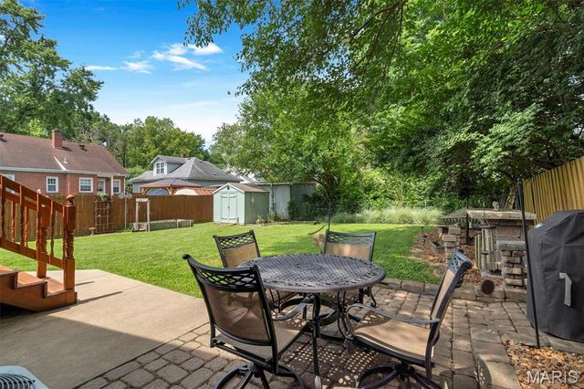915 N Benton Avenue, St Charles, MO 63301