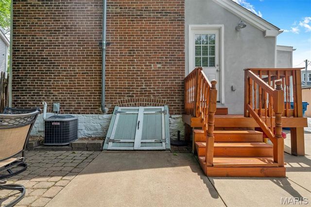 915 N Benton Avenue, St Charles, MO 63301