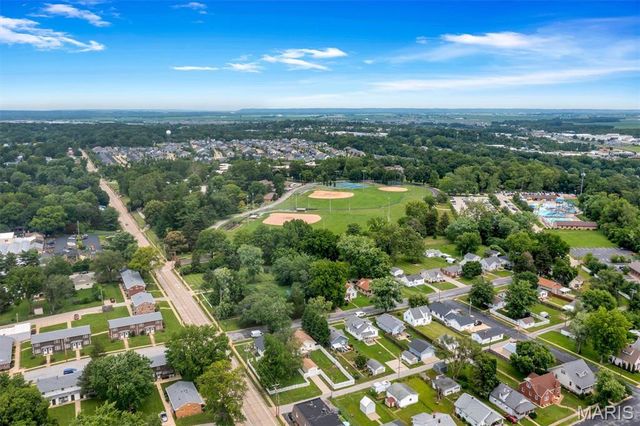 915 N Benton Avenue, St Charles, MO 63301