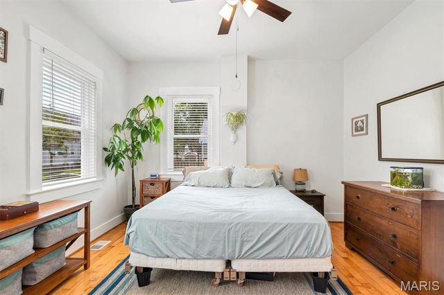 915 N Benton Avenue, St Charles, MO 63301