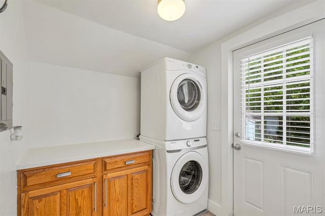 915 N Benton Avenue, St Charles, MO 63301