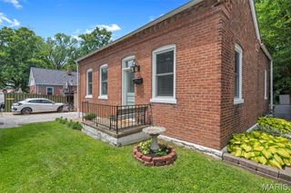 915 N Benton Avenue, St Charles, MO 63301