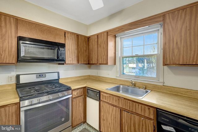 3090 WHITE BIRCH CT, Fairfax, VA 22031