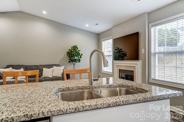 5519 Waverly Lynn Lane, Charlotte, NC 28269