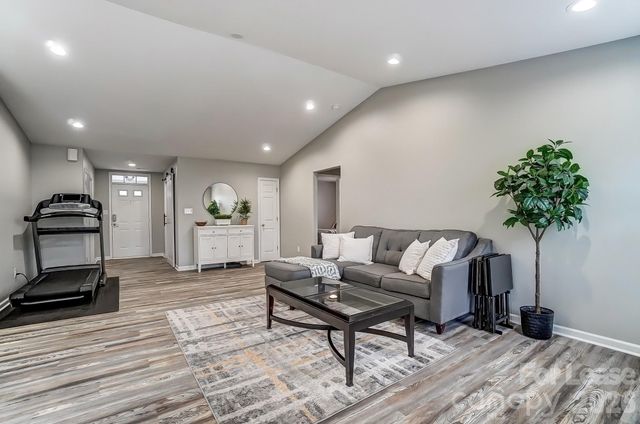 5519 Waverly Lynn Lane, Charlotte, NC 28269