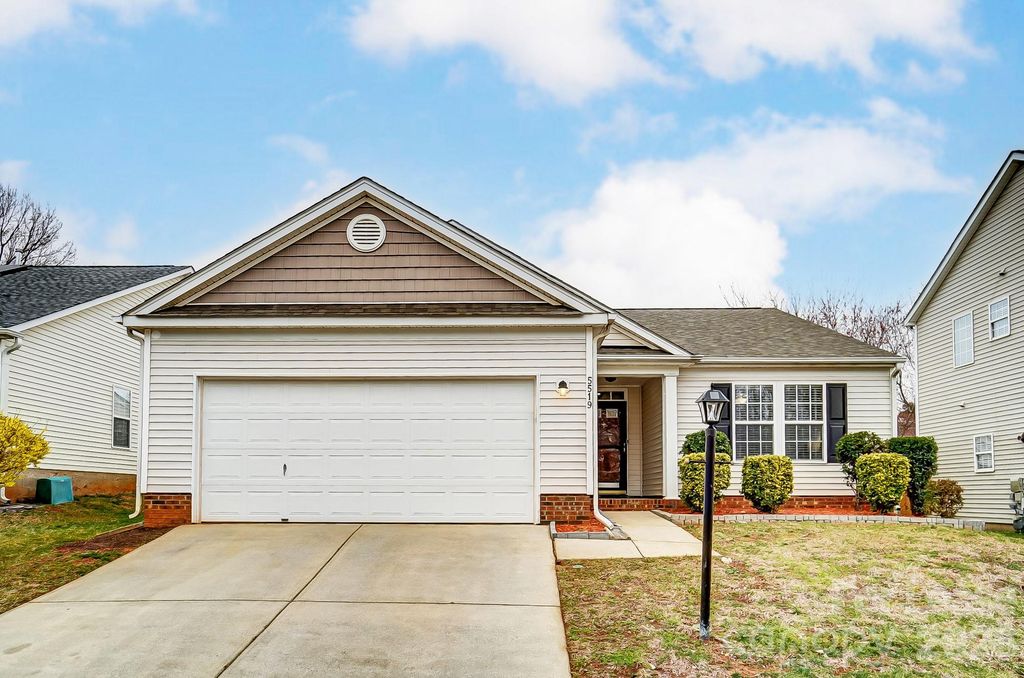 5519 Waverly Lynn Lane, Charlotte, NC 28269