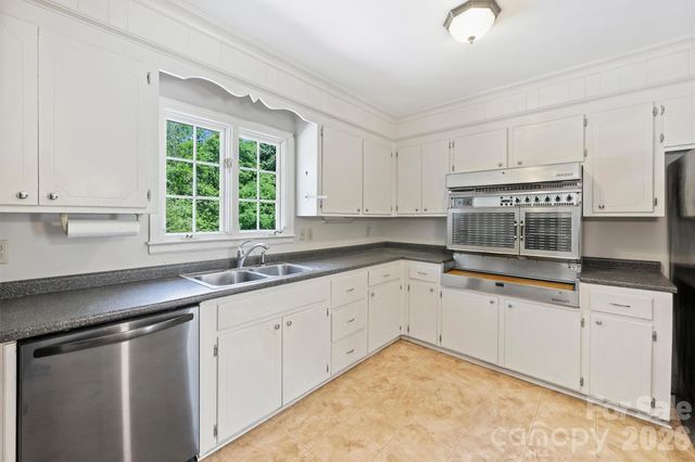 6800 Lancer Drive, Charlotte, NC 28226