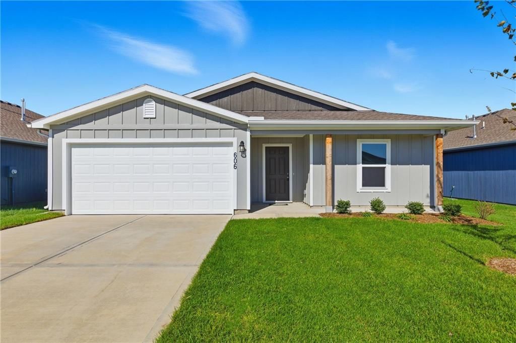 621 W Bluebird Street, Gardner, KS 66030