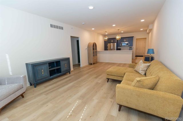 224 Jotham Avenue, Auburn Hills, MI 48326