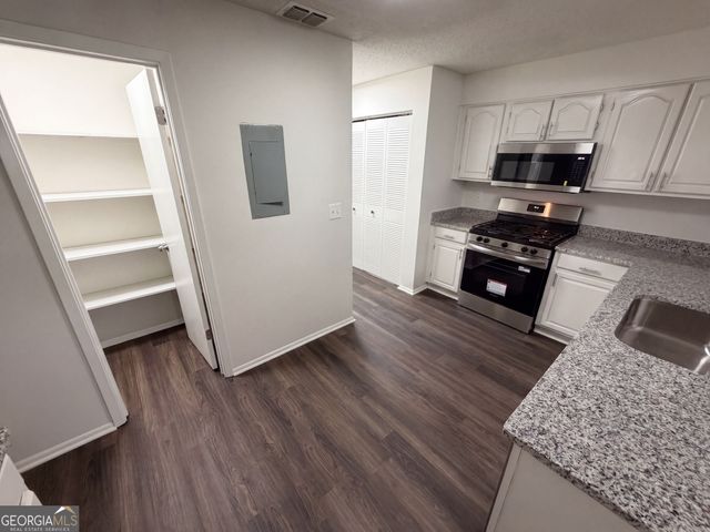 18 Springhedge Court SE, Smyrna, GA 30080
