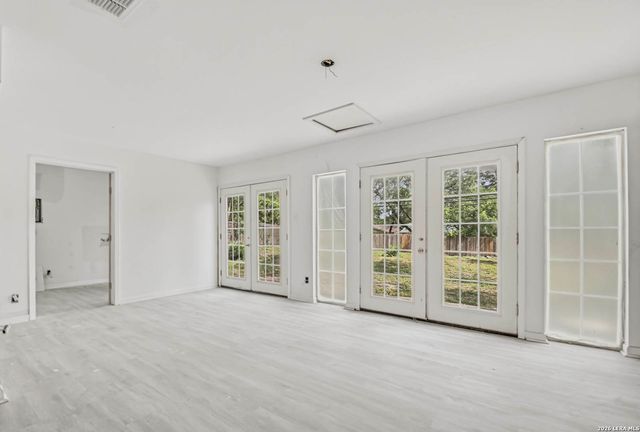 619 Oban, San Antonio, TX 78216