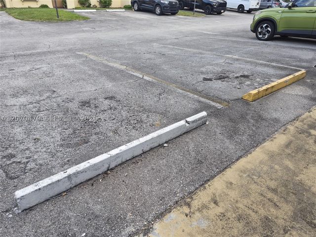 3035 NW 68th St 12D, Fort Lauderdale, FL 33309