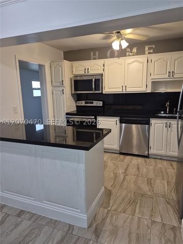 3035 NW 68th St 12D, Fort Lauderdale, FL 33309