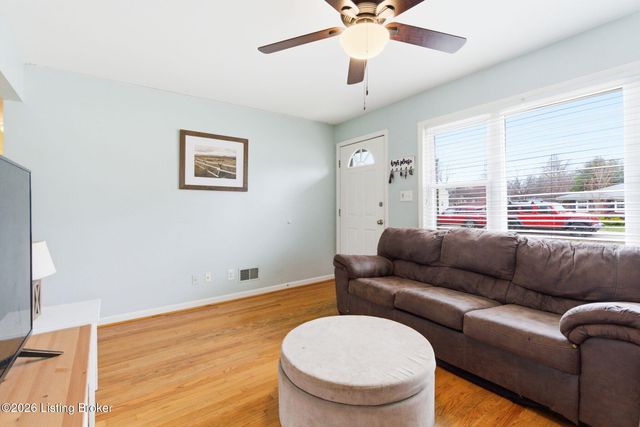 617 Marquette Dr, Louisville, KY 40222