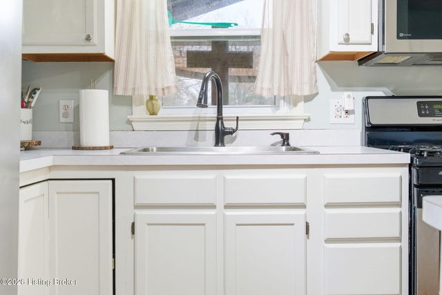 617 Marquette Dr, Louisville, KY 40222