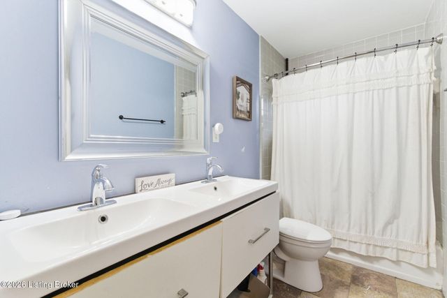 617 Marquette Dr, Louisville, KY 40222