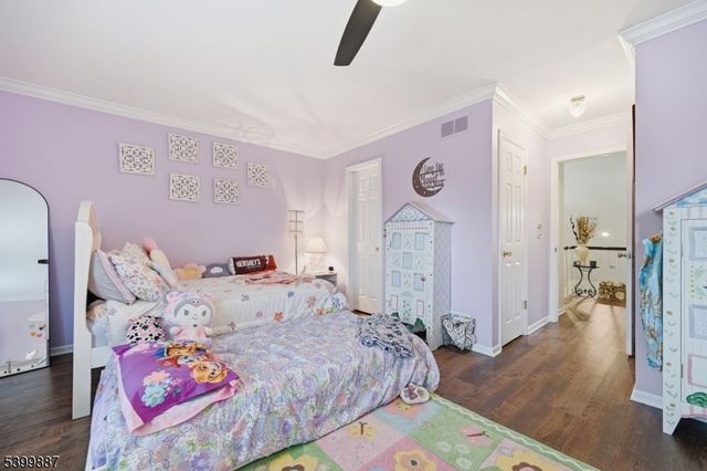 12 Mountain Ridge Rd, Bloomingdale Boro, NJ 07403